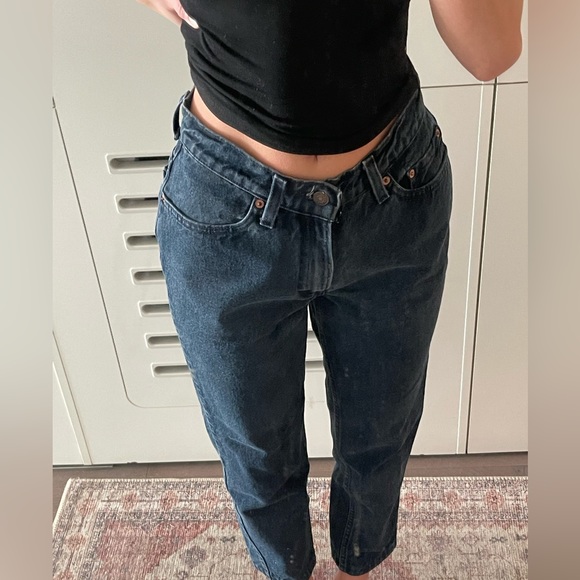 The perfect vintage Levi’s dark wash mom jeans - Picture 3 of 5